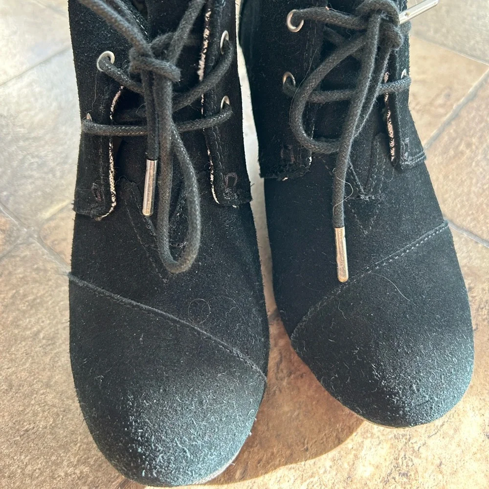 Black Tom Desert Suede wedge Bootie women’s size 6 good used condition - Picture 5 of 6